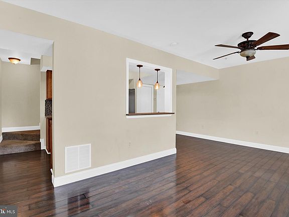 3rd image of 166 N Altamont Ave #166