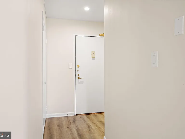 1001 26th St NW #303 — Photo 9