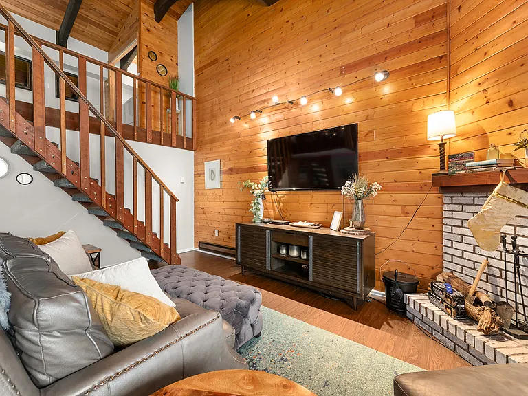 Living Room | Overlooking View | Smart TV
