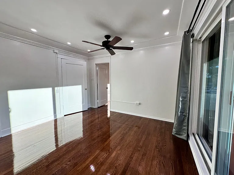 242 1/2 Coronado Ave — Photo 11