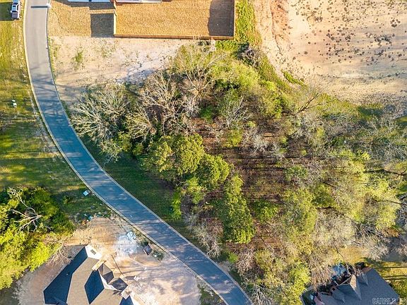 3rd image of Arlington Cir