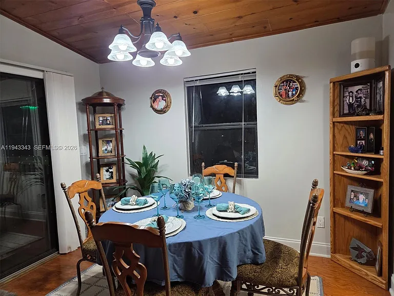 1866 9th Pl — Photo 4
