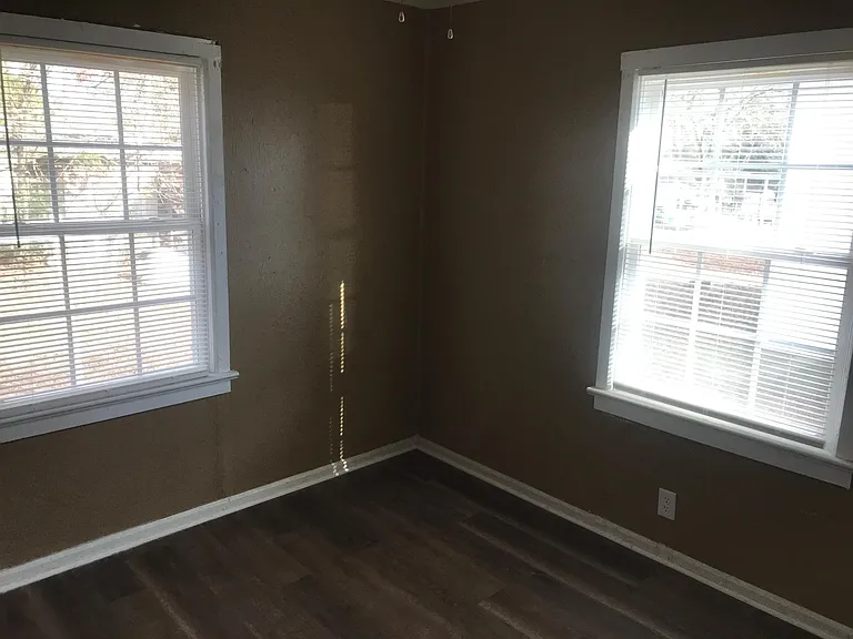 1204 Desmond St — Photo 8