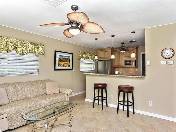 2nd image of 100 Avenue Des Parques S #11