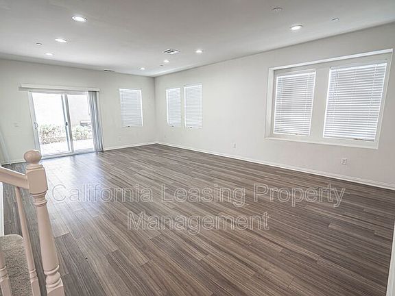5th image of 27460 Redwood Ct