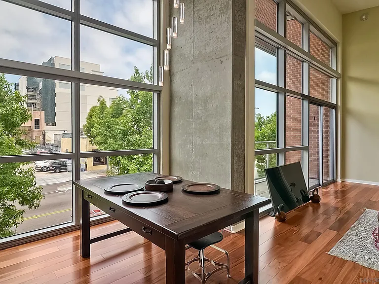 800 The Mark Ln #202 — Photo 4