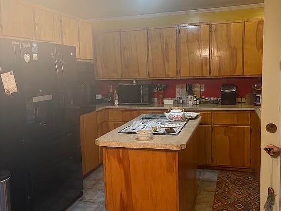 4th image of 945 Colby Road