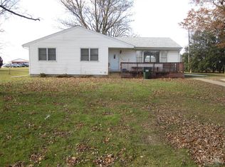 329 Green Acres Dr, Mediapolis, IA 52637