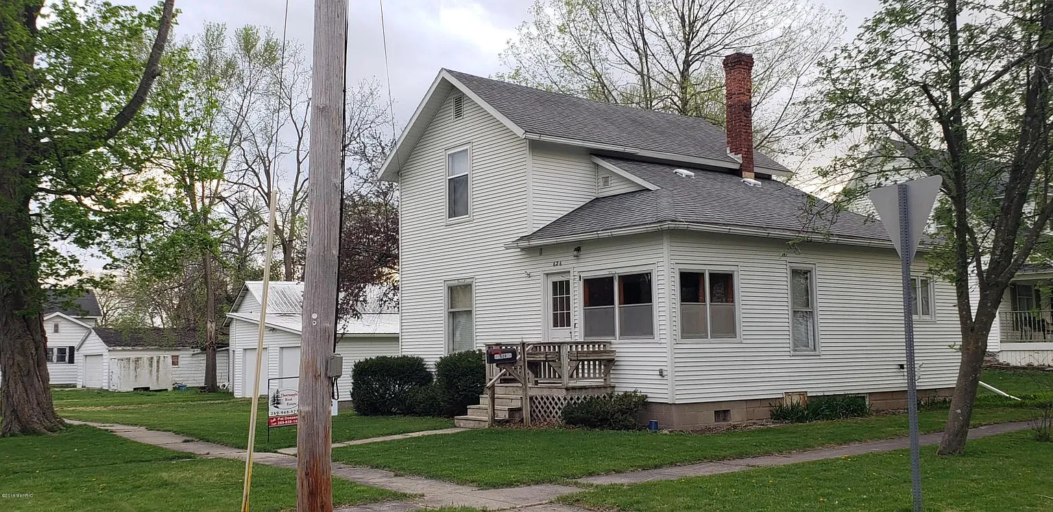 626 N East St photo 1
