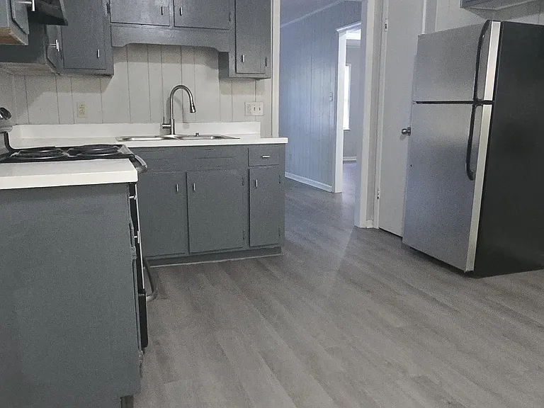 504 Park Ave W #D — Photo 12