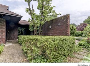 60 Pinehurst Dr, Springfield, IL 62704