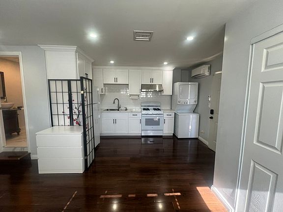 5th image of 7009 Jumilla Ave #B