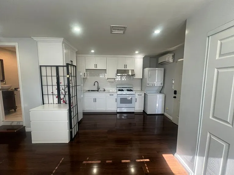 7009 Jumilla Ave #B — Photo 5