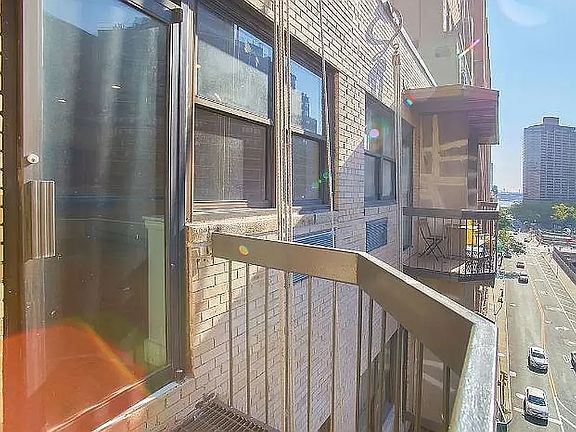 5th image of 213 E 37th St #6C