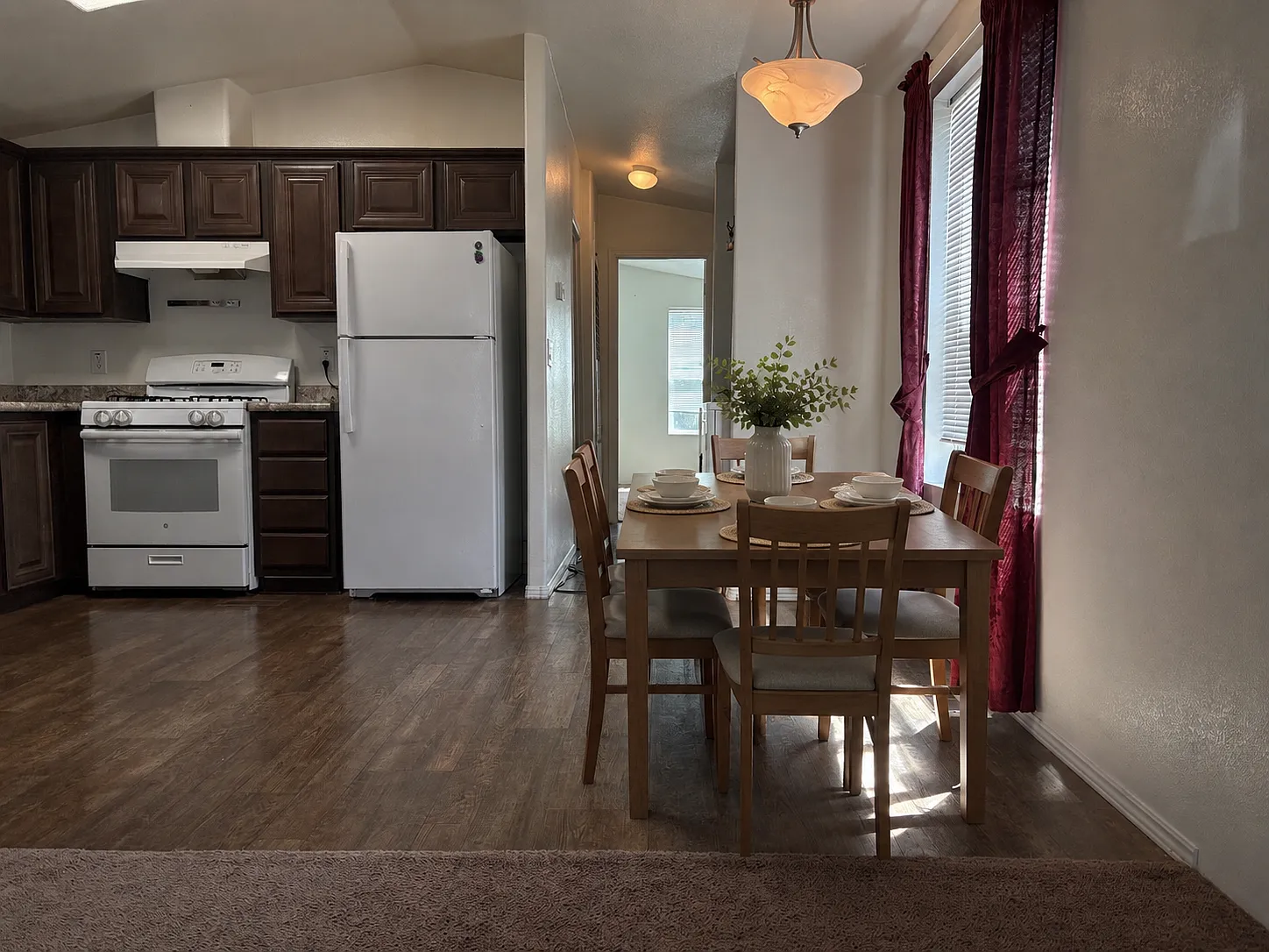 1 bed, 750 sqft, $1,300 — Photo 3