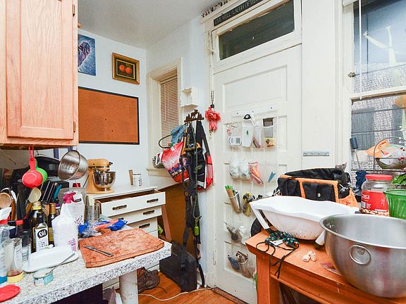 5th image of 1483 W Farragut Ave #2