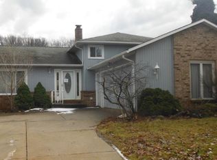 2115 Apple Dr, Euclid, OH 44143