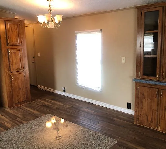 603 W Walnut St — Photo 15