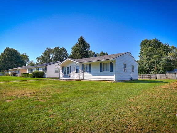 3rd image of 2856 Cardinal Dr