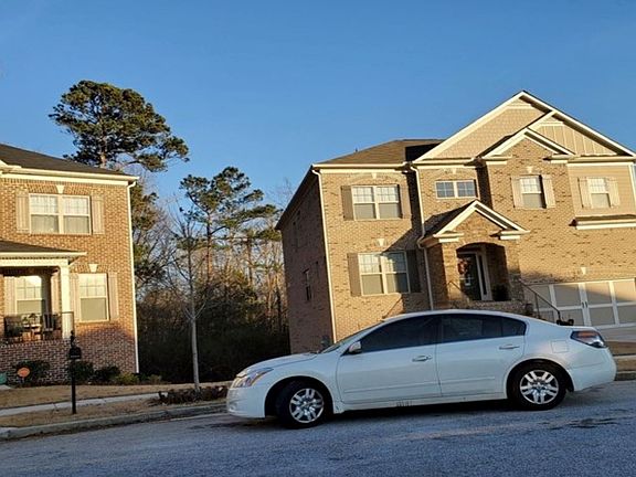 3rd image of 701 Autumn Meadow Dr