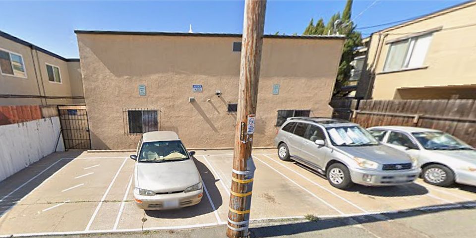 Rear parking, widely spaced, and access to courtyard.