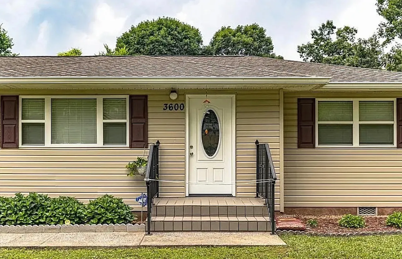 Coming Soon! 3 bed, 1 bath House for Lease — Photo 2