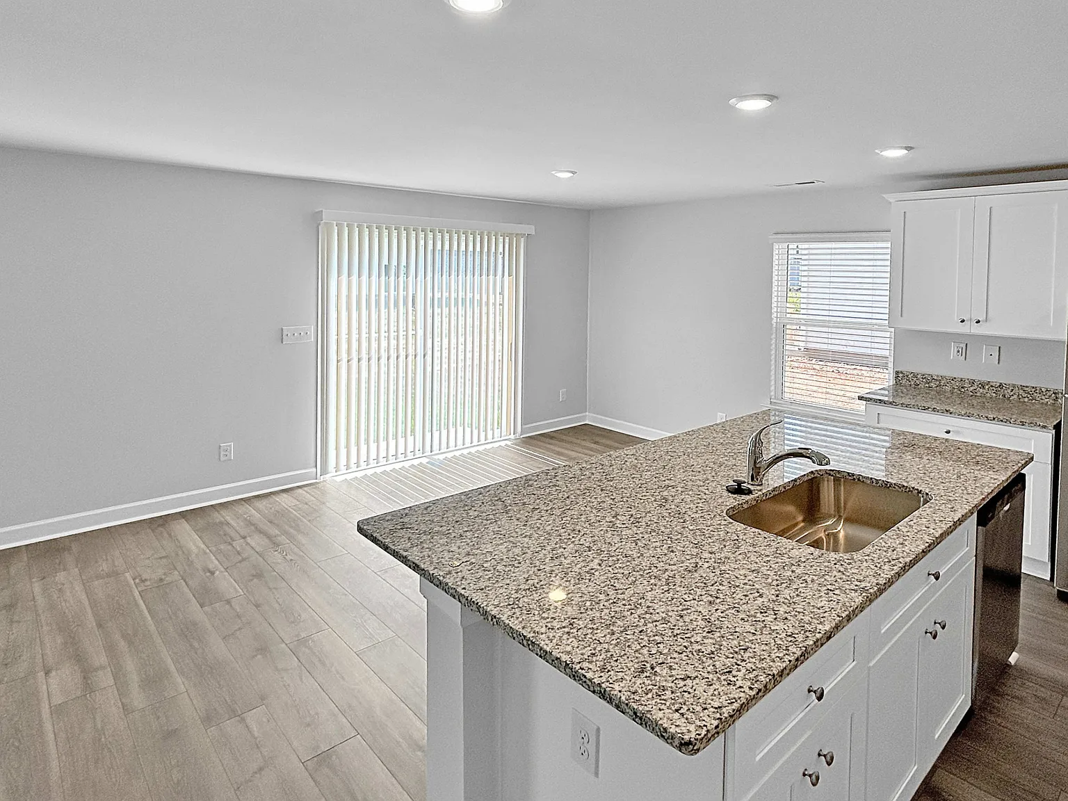 4 bed, 2.5 bath, 1753 sqft, $2,250 — Photo 2
