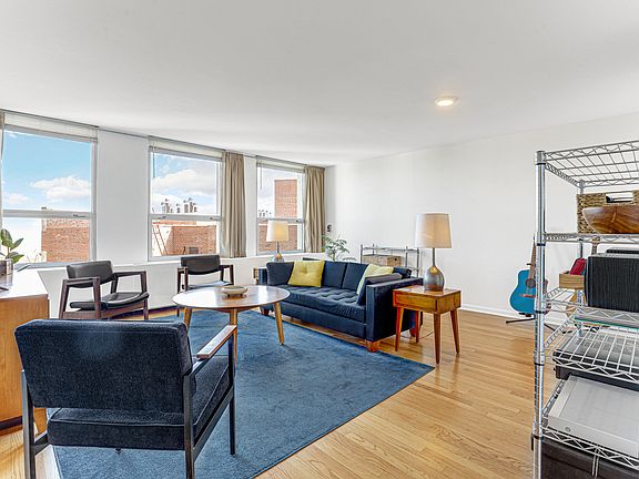 3rd image of 2626 N Lakeview Ave APT 1007