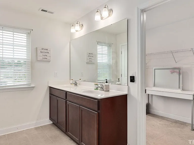 220 Avery Glenn Way — Photo 34