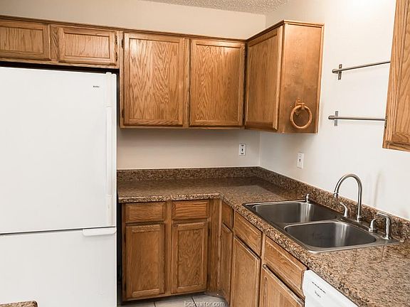 3rd image of 1112 Braeswood Dr