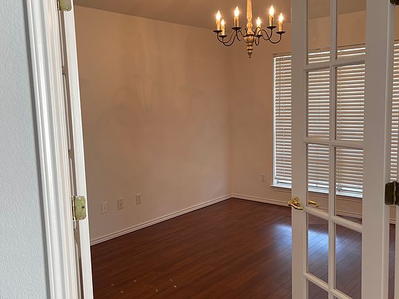 5th image of 811 Hank Aaron Ln