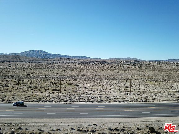 3rd image of 6298 Pearblossom Hwy