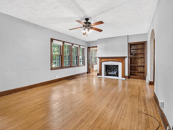 2nd image of 2433 E Main St