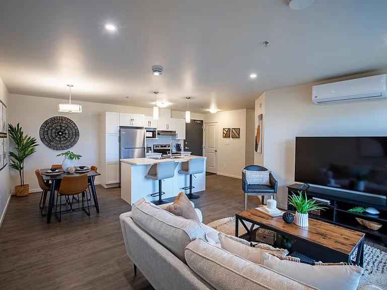 585 Ballantrae Dr — Photo 5