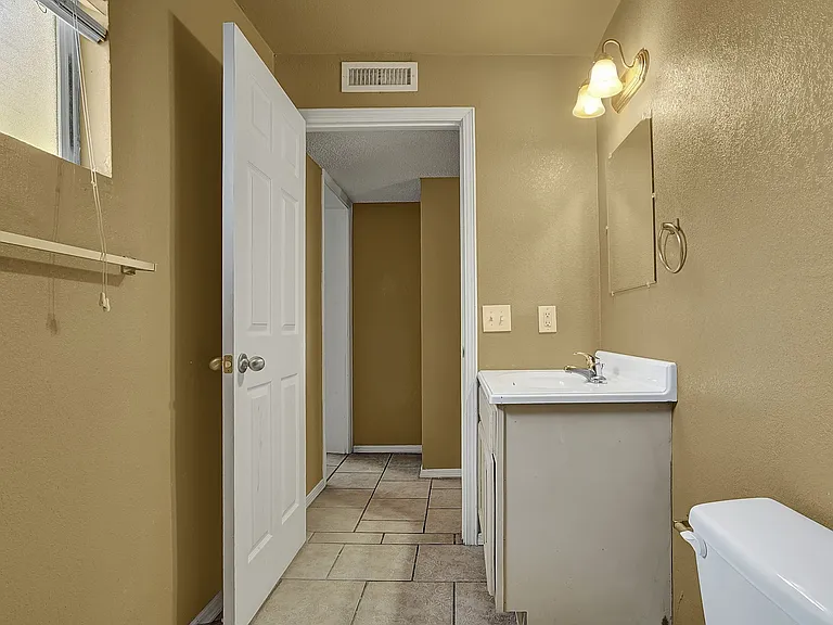 San Jose Apartments — Photo 14