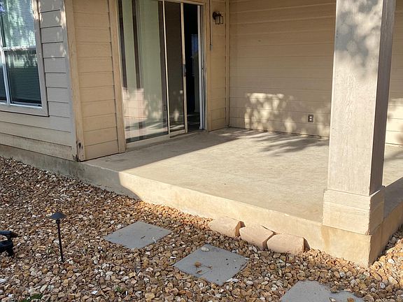 4th image of 411 Allendale Oak