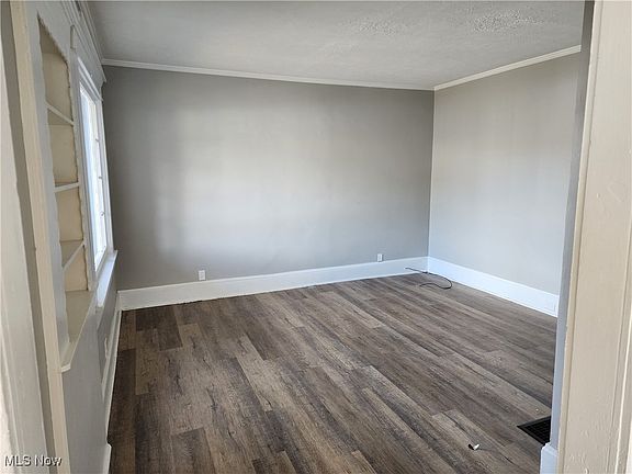 5th image of 456 Schaum Ave