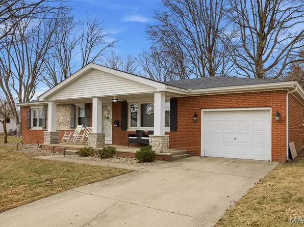 1261 13th St, Carlyle, IL 62231