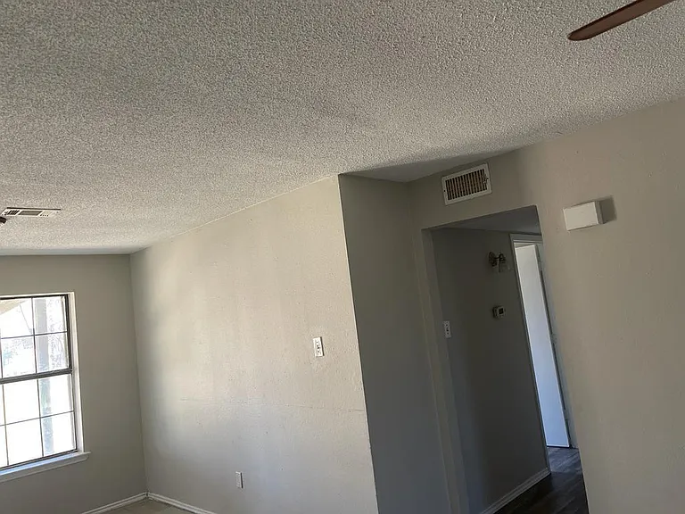 105 Gladys St — Photo 9