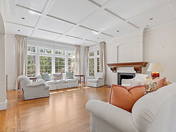 3rd image of 135 Marsh St