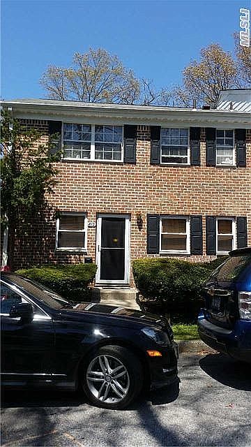 1st image of 812 Towne House Vlg