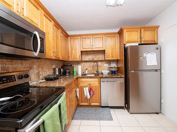 4th image of 5555 Collins Ave APT 11W