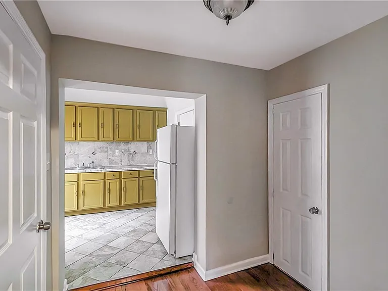 615 Price St — Photo 9
