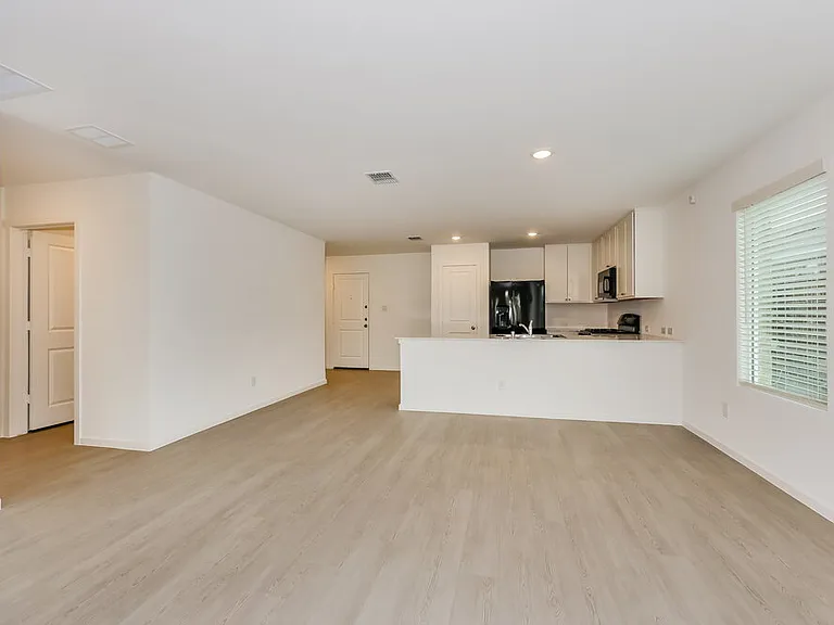 1621 Sparrow Hawk Rd — Photo 6