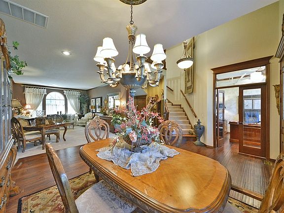 5th image of 2916 Kingwood Dr
