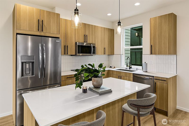 5th image of 9813 Linden Avenue N