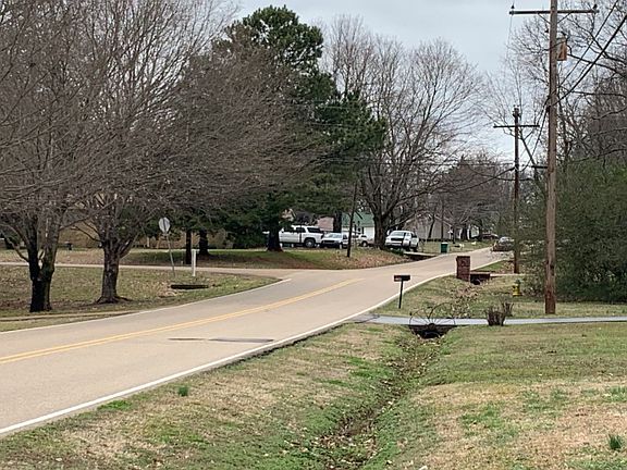 4th image of 239 Maple Hill Dr