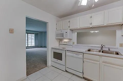 10511 Cedar Lake Rd #211 — Photo 7