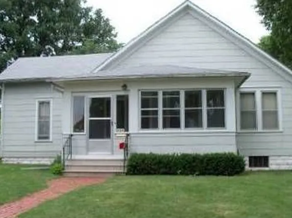 1104 W John St, Grand Island, NE 68801