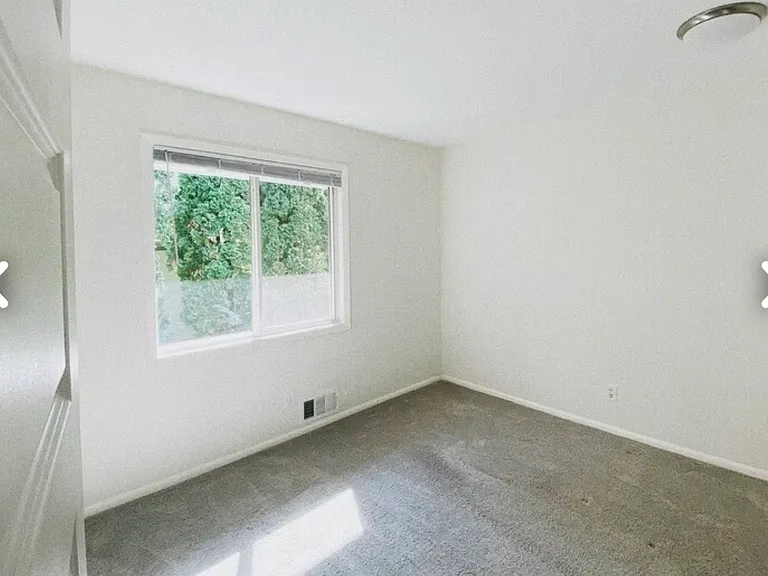 521 Broadway Ave N — Photo 11
